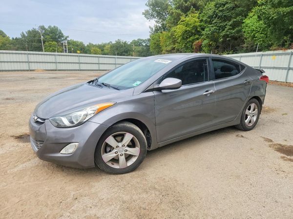 2013 HYUNDAI ELANTRA — Front 3/4