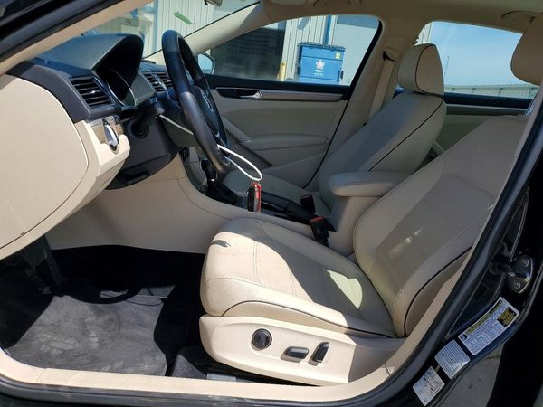 2017 VOLKSWAGEN PASSAT