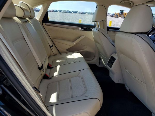 2017 VOLKSWAGEN PASSAT