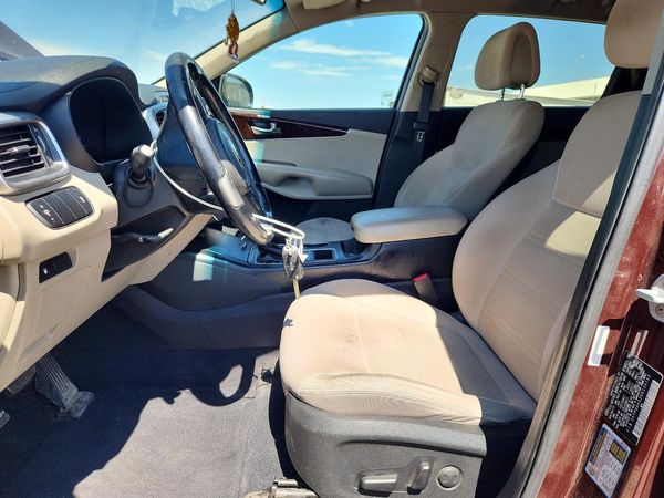 2016 KIA SORENTO L / LX