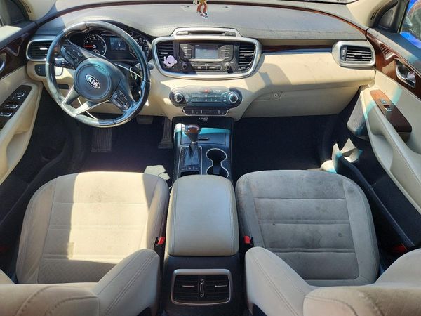 2016 KIA SORENTO L / LX
