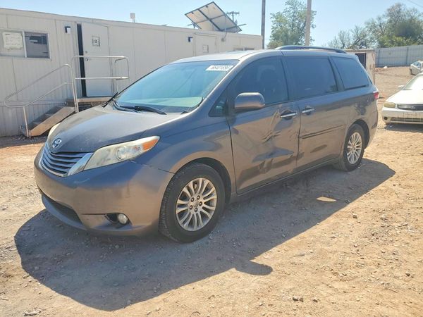 2017 TOYOTA SIENNA