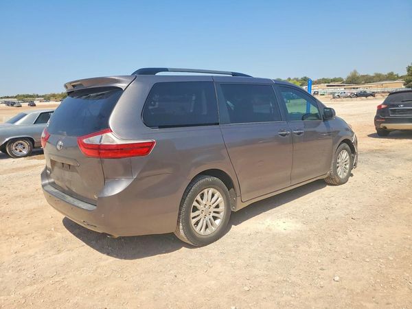 2017 TOYOTA SIENNA