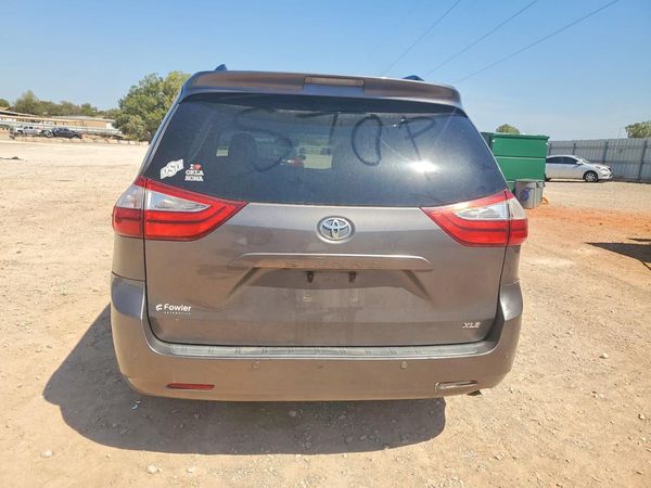 2017 TOYOTA SIENNA