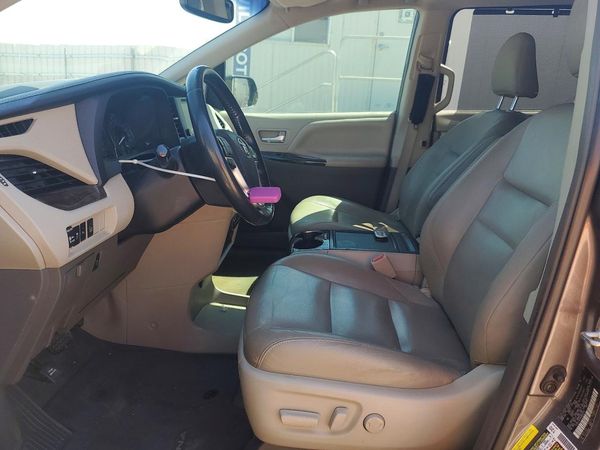 2017 TOYOTA SIENNA