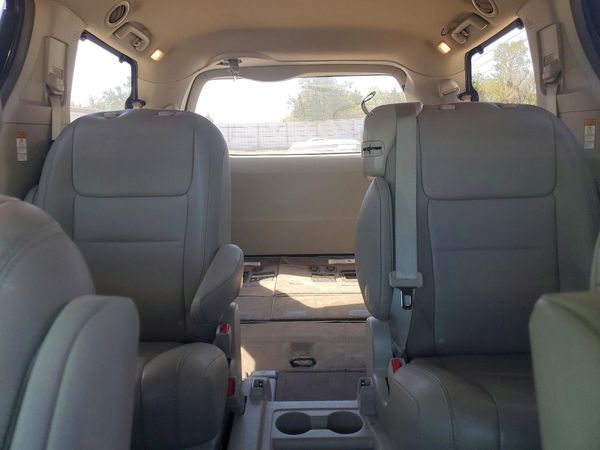 2017 TOYOTA SIENNA