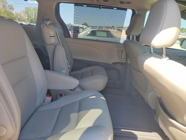 2017 TOYOTA SIENNA