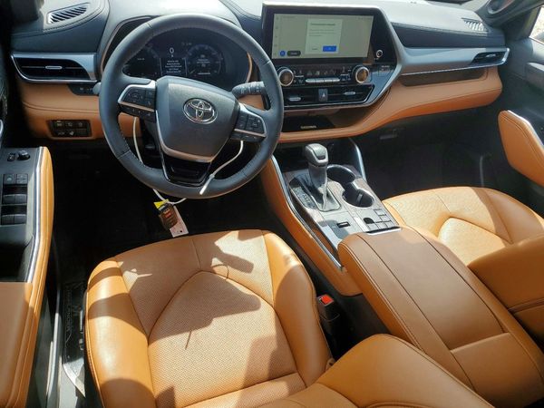 2024 TOYOTA HIGHLANDER