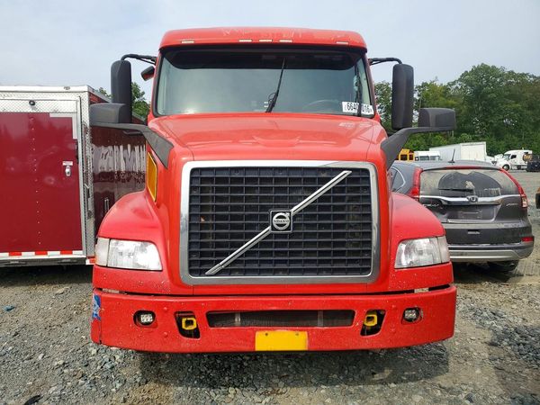 2016 VOLVO VN