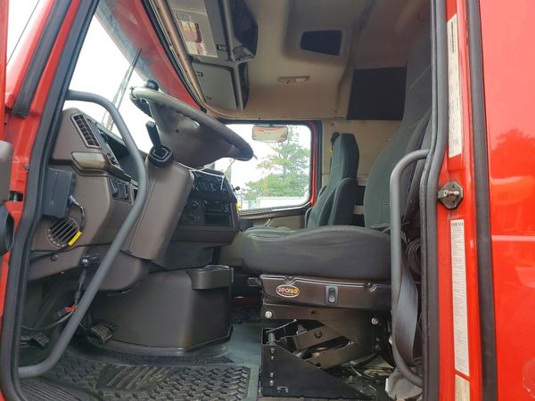 2016 VOLVO VN