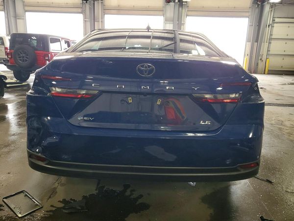 2025 TOYOTA CAMRY