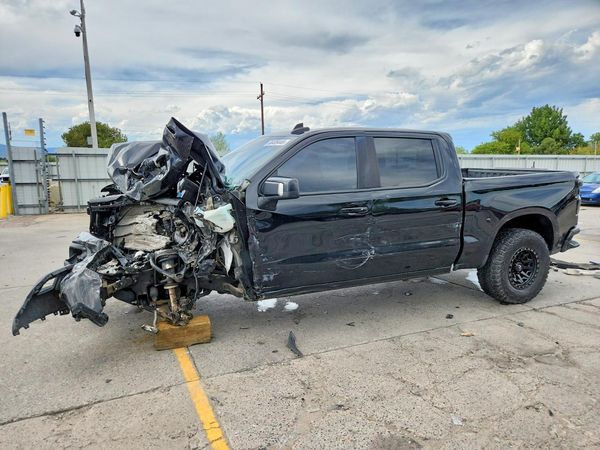 2021 CHEVROLET SILVERADO Trail Boss - LT — Front 3/4