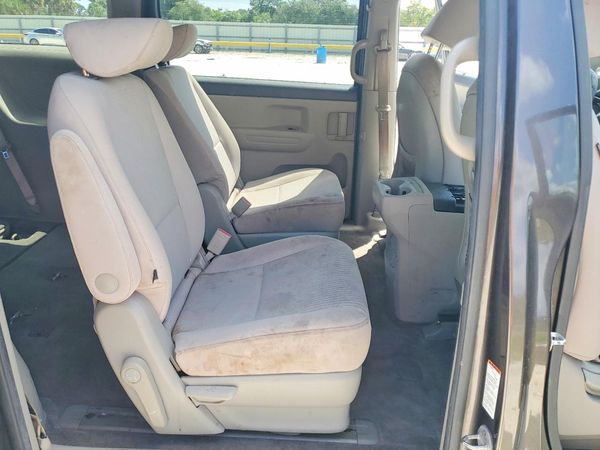 2017 KIA SEDONA LX
