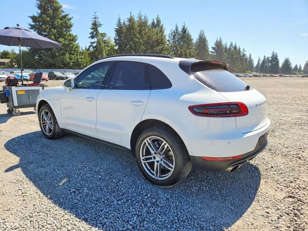 2016 PORSCHE MACAN