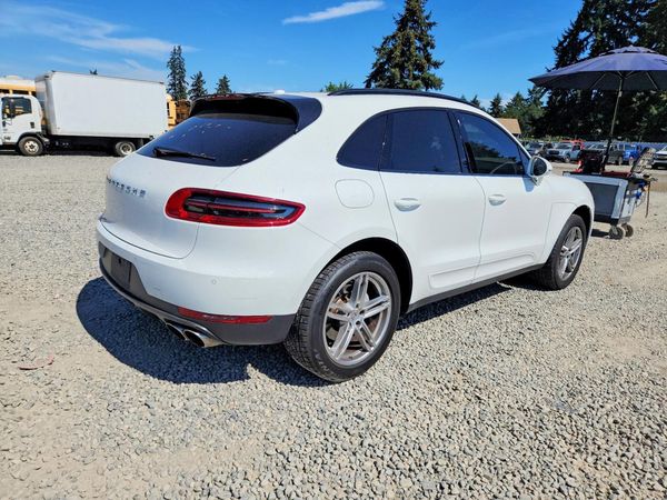 2016 PORSCHE MACAN