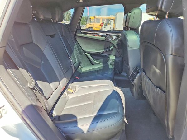 2016 PORSCHE MACAN