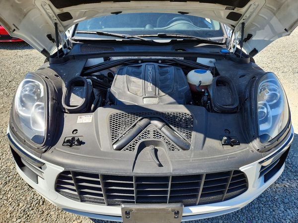 2016 PORSCHE MACAN