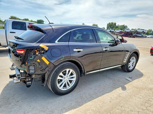2016 INFINITI QX70