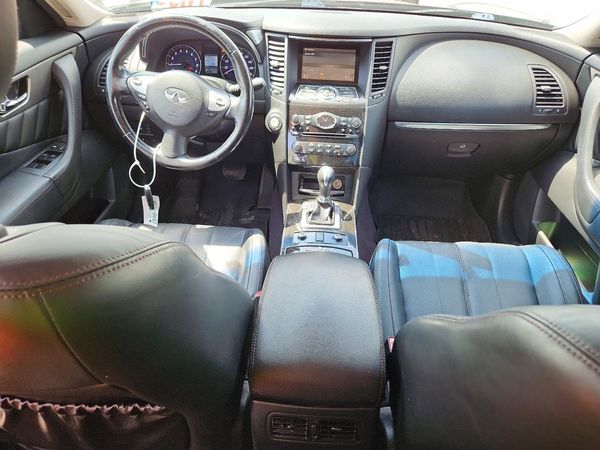 2016 INFINITI QX70