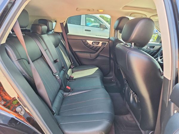 2016 INFINITI QX70