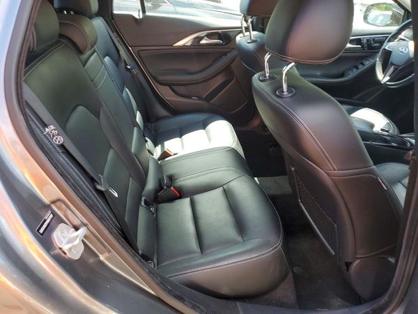 2017 INFINITI QX30