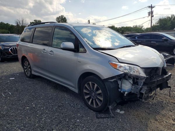 2019 TOYOTA SIENNA