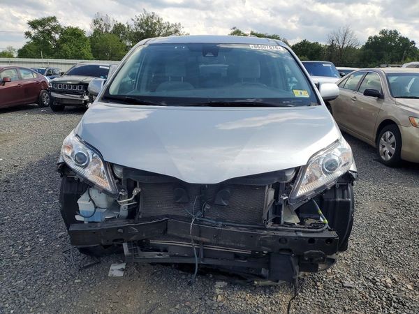 2019 TOYOTA SIENNA