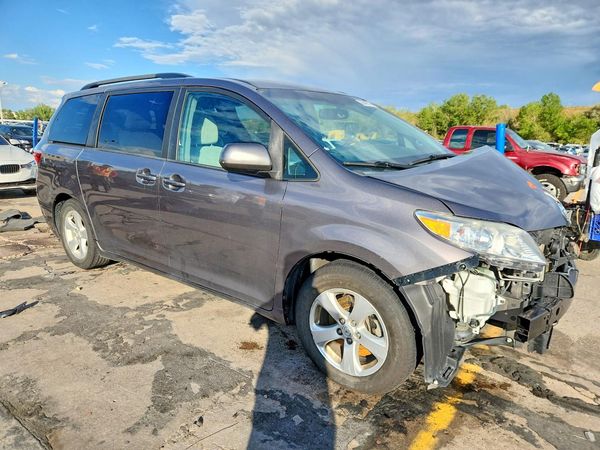 2015 TOYOTA SIENNA