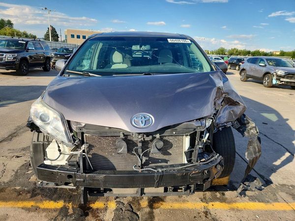 2015 TOYOTA SIENNA