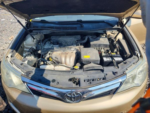 2012 TOYOTA CAMRY — Engine bay