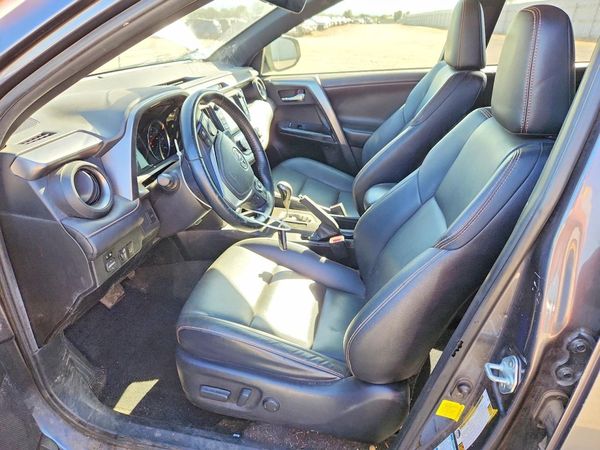 2018 TOYOTA RAV4 SE — DENT