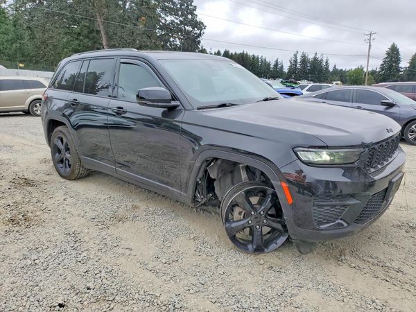 2023 JEEP GRAND CHEROKEE Laredo, Altitude