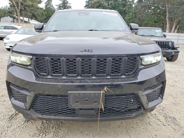 2023 JEEP GRAND CHEROKEE Laredo, Altitude