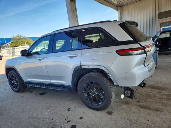 2024 JEEP GRAND CHEROKEE Laredo
