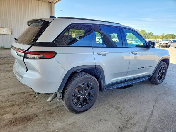 2024 JEEP GRAND CHEROKEE Laredo