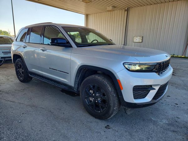 2024 JEEP GRAND CHEROKEE Laredo