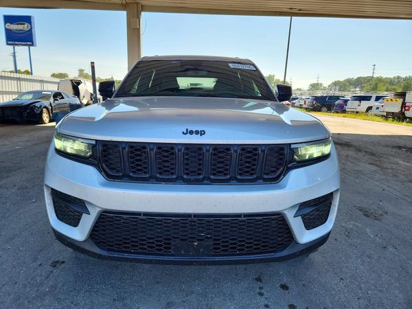 2024 JEEP GRAND CHEROKEE Laredo