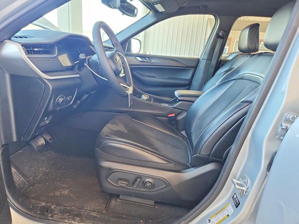 2024 JEEP GRAND CHEROKEE Laredo
