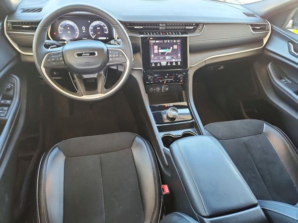 2024 JEEP GRAND CHEROKEE Laredo