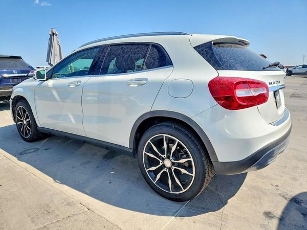 2016 MERCEDES-BENZ GLA GLA250