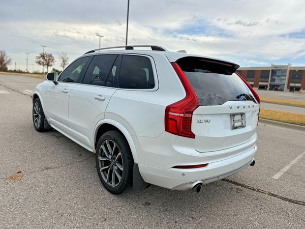 2018 VOLVO XC90 Momentum
