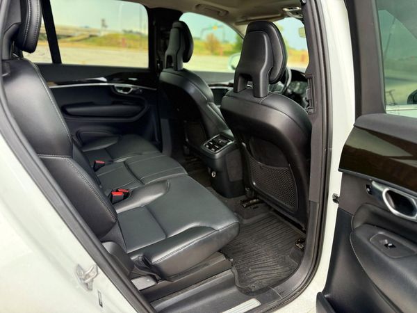 2018 VOLVO XC90 Momentum