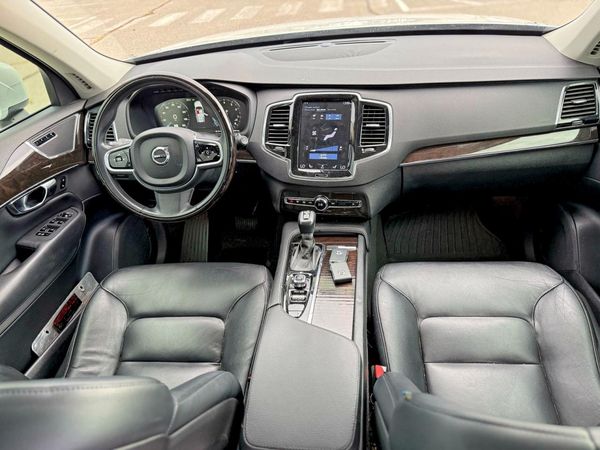 2018 VOLVO XC90 Momentum