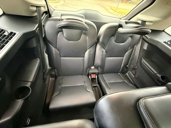 2018 VOLVO XC90 Momentum