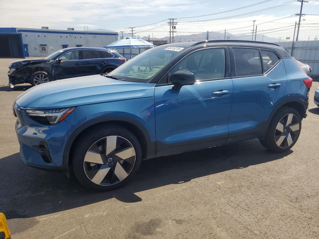 2024 VOLVO XC40