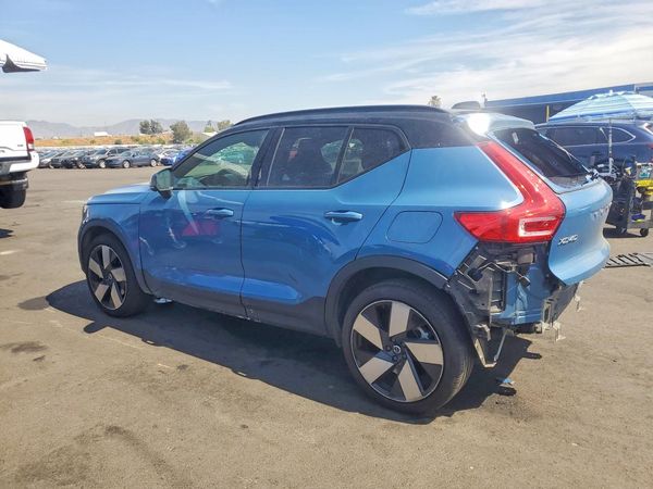 2024 VOLVO XC40