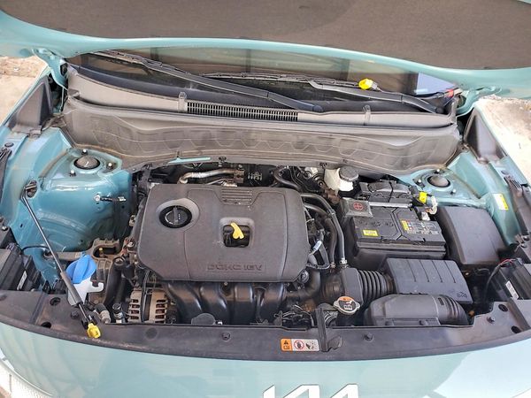 2025 KIA SELTOS EX — Engine bay