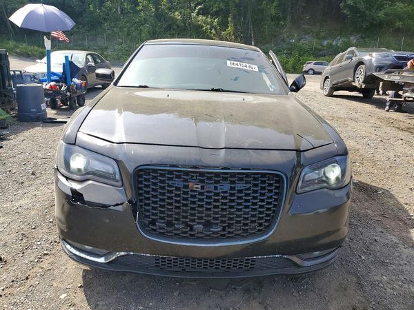 2019 CHRYSLER 300