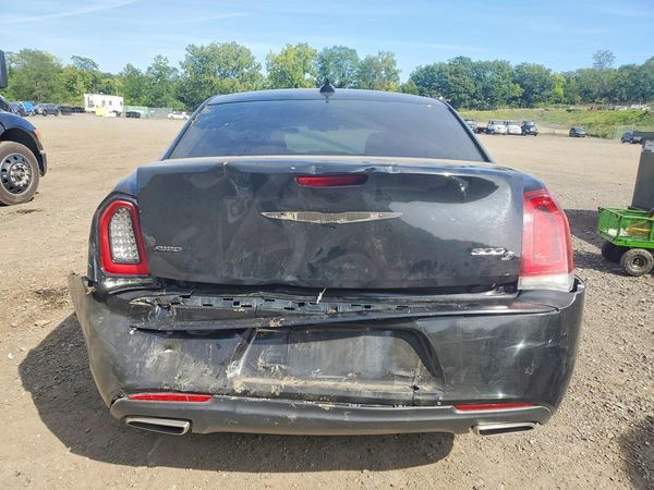 2019 CHRYSLER 300