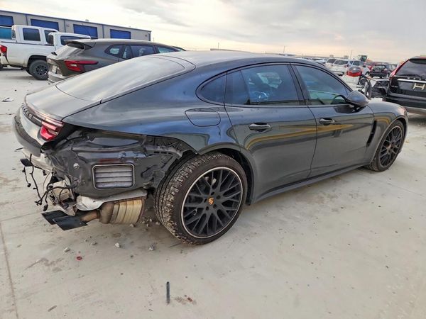 2018 PORSCHE PANAMERA